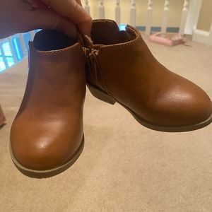 Old Navy Toddler size 6 boots